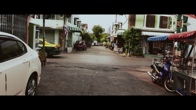 Video Reference: Tire, Wheel, Land vehicle, Car, Vehicle, Plant, Automotive tire, Automotive lighting, Building, Motor vehicle