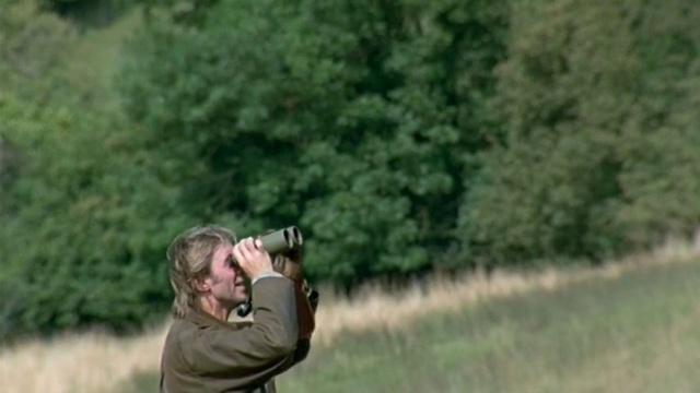 Video Reference: Plant, Flash photography, People in nature, Happy, Grass, Photographer, Grassland, Eyewear, Landscape, Tree