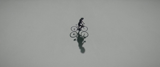 Video Reference: Bicycle, Bicycle wheel, Wheel, Bicycle frame, Bicycle handlebar, Bicycle tire, Tire, Bicycle fork, Sky, Vehicle