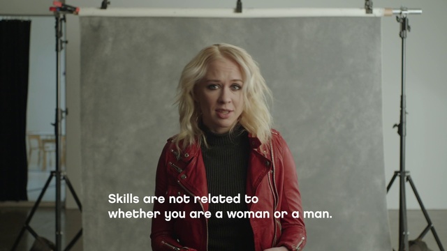 Video Reference: Shoulder, Sleeve, Street fashion, Fashion design, Long hair, Whiteboard, Event, Layered hair, Blond, Font