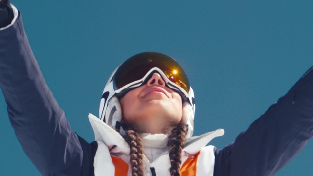 Video Reference: Goggles, Gesture, Music, Performing arts, Musician, Entertainment, Music artist, Helmet, Aircraft, Eyewear