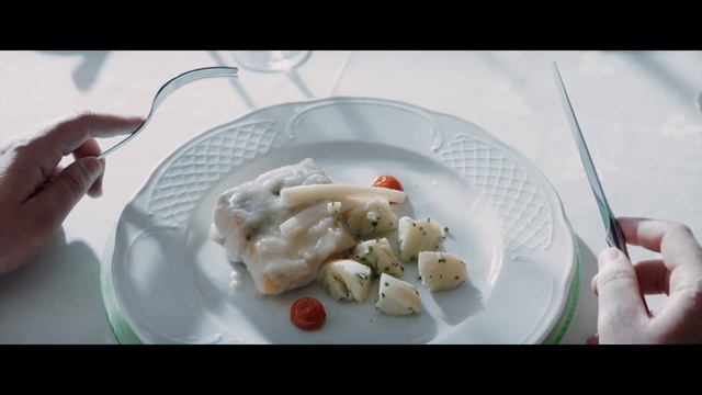 Video Reference: Food, Tableware, Dishware, Ingredient, Plate, Recipe, Kitchen utensil, Béchamel sauce, Cuisine, Dish