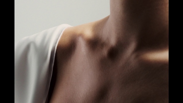 Video Reference: Eyelash, Human body, Jaw, Sleeve, Chest, Human leg, Fashion accessory, Waist, Abdomen, Elbow