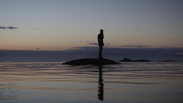 Video Reference: Water, Sky, Cloud, People in nature, Dusk, Body of water, Sunset, Coastal and oceanic landforms, Sunrise, Flash photography