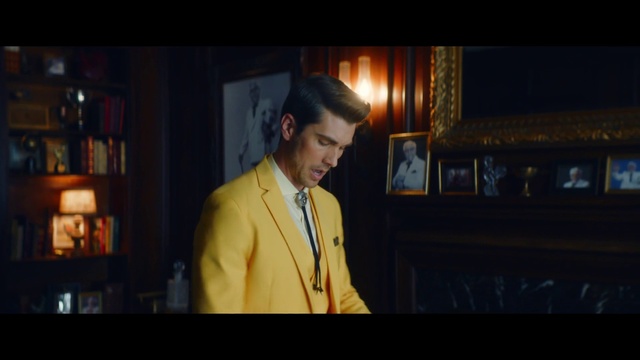 Video Reference: Microphone, Flash photography, Tie, Dress shirt, Blazer, Formal wear, Event, Official, Electric blue, White-collar worker