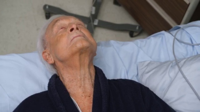 Video Reference: Forehead, Nose, Skin, Joint, Chin, Eye, Eyebrow, Mouth, Shoulder, Comfort