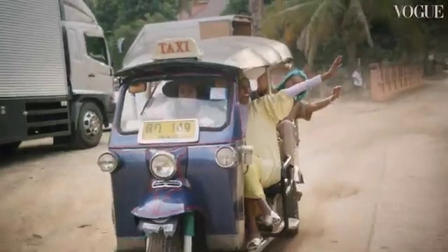 Video Reference: Tire, Wheel, Vehicle, Motor vehicle, Automotive lighting, Mode of transport, Automotive design, Automotive exterior, Car, Fender