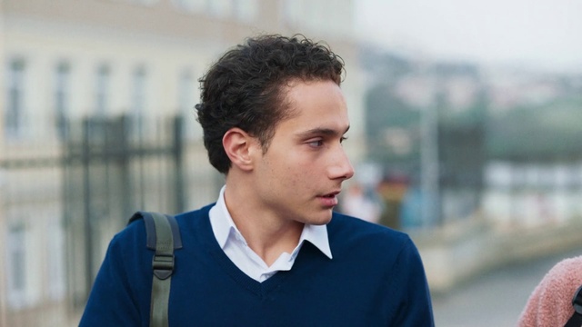 Video Reference: Forehead, Hair, Dress shirt, Jaw, Neck, Sleeve, Flash photography, Street fashion, Collar, Blazer