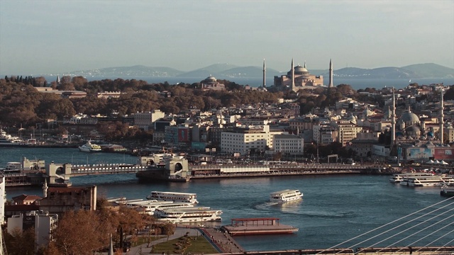 Video Reference: Water, Sky, Boat, Building, Watercraft, Azure, Lake, Body of water, Cloud, House
