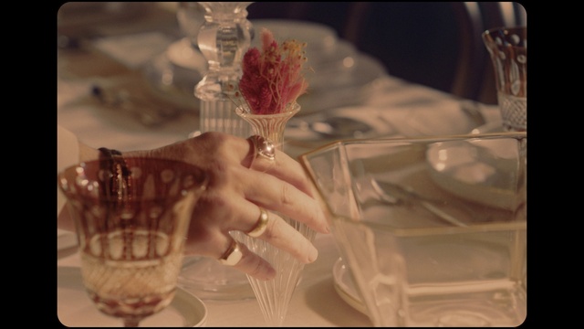 Video Reference: Drinkware, Stemware, Eyelash, Organism, Gesture, Barware, Glass, Art, Transparent material, Champagne stemware