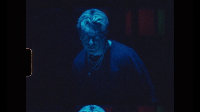 Video Reference: Blue, Purple, Entertainment, Artist, Performing arts, Electric blue, Event, Magenta, Display device, Music artist