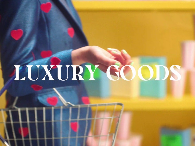 Video Reference: Product, Shopping cart, Sleeve, Gesture, Collar, Finger, Font, Blazer, Sportswear, Tartan