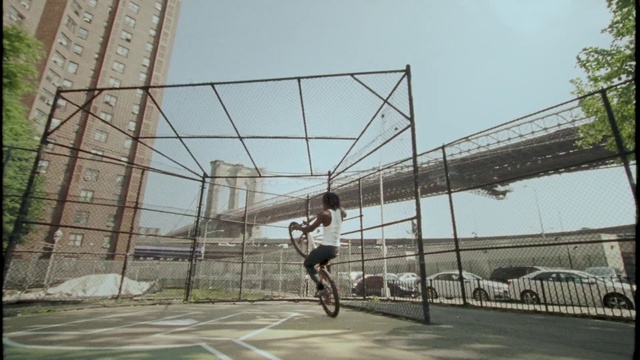 Video Reference: Wheel, Tire, Sky, Land vehicle, Vehicle, Rolling, Mesh, Building, Sports, Tree