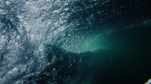 Video Reference: Water, Liquid, Fluid, Wind wave, Sky, Electric blue, Recreation, Wave, Ocean, Science