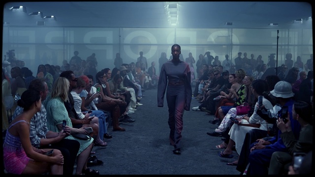 Video Reference: Footwear, Shoe, Crowd, Morning, Event, Entertainment, Fedora, Fashion design, Audience, Fun