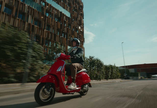 Video Reference: Wheel, Tire, Sky, Automotive tire, Automotive lighting, Vehicle, Cloud, Asphalt, Automotive design, Rolling