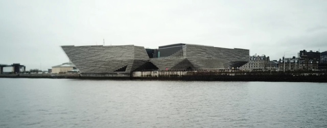 Video Reference: Water, Sky, Building, Lake, Facade, City, Cloud, Roof, Reservoir, Water transportation