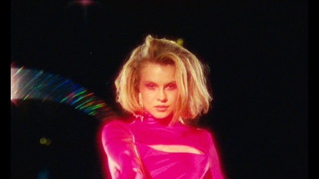 Video Reference: Lip, Eye, Eyelash, Flash photography, Entertainment, Fun, Magenta, Event, Electric blue, Performing arts