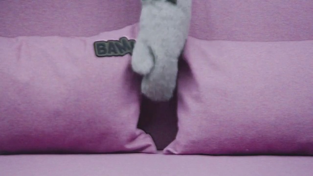 Video Reference: Purple, Comfort, Gesture, Pink, Violet, Magenta, Human leg, Linens, Thigh, Nail