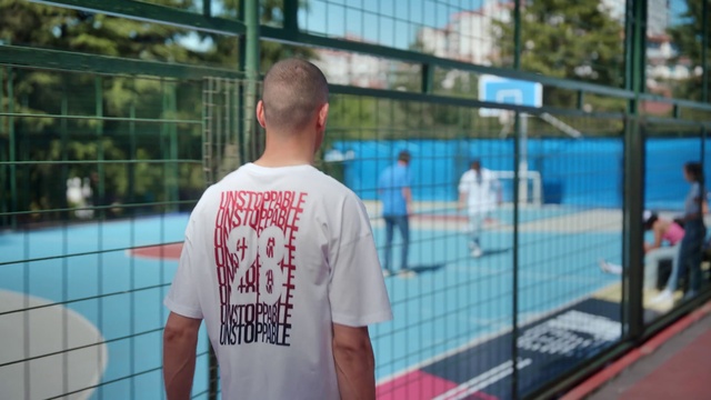 Video Reference: Volleyball net, World, Player, Net sports, Mesh, Ball game, Leisure, Competition event, Sports, T-shirt