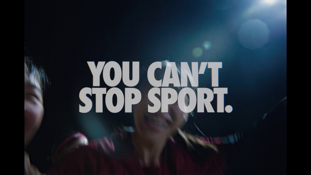 Video Reference: Gesture, Flash photography, Font, Event, Entertainment, Happy, Crowd, Photo caption, Fun, Magenta