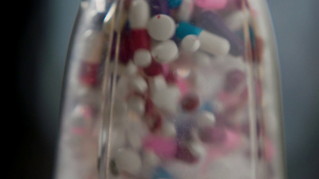 Video Reference: Liquid, Fluid, Creative arts, Nail, Magenta, Glass, Pattern, Health care, Plastic, Circle