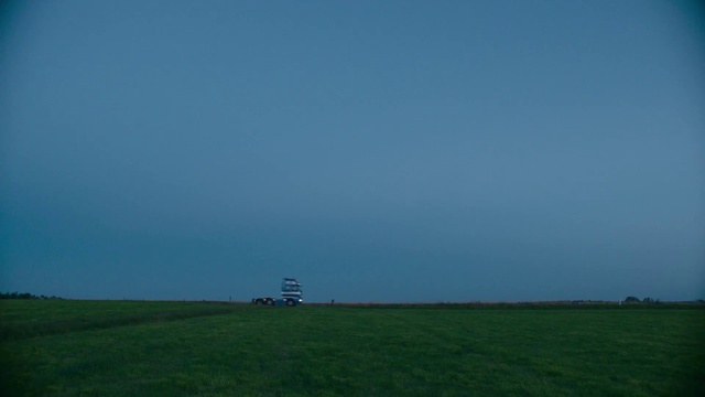 Video Reference: Sky, Natural landscape, Land lot, Grass, Grassland, Landscape, Plain, Horizon, Meadow, Grass family