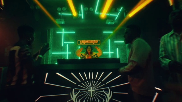 Video Reference: Green, Entertainment, Lighting, Music, Visual effect lighting, Music venue, Technology, T-shirt, Fun, Event