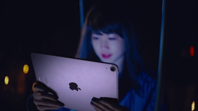 Video Reference: Computer, Netbook, Purple, Gesture, Flash photography, Violet, Eyelash, Gadget, Communication Device, Bangs