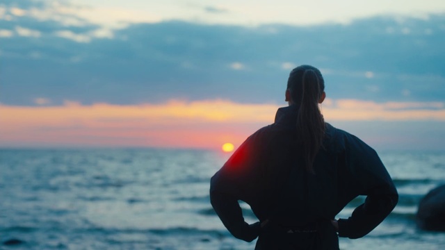 Video Reference: Cloud, Water, Sky, People in nature, Flash photography, Happy, Afterglow, Dusk, Travel, Sunrise