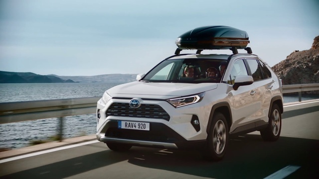 Video Reference: Tire, Wheel, Sky, Car, Vehicle registration plate, Water, Vehicle, Grille, Automotive tire, Automotive lighting