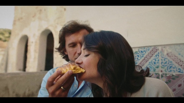 Video Reference: Face, Nose, Food, Mouth, Jaw, Happy, Staple food, Food craving, Gesture, Interaction