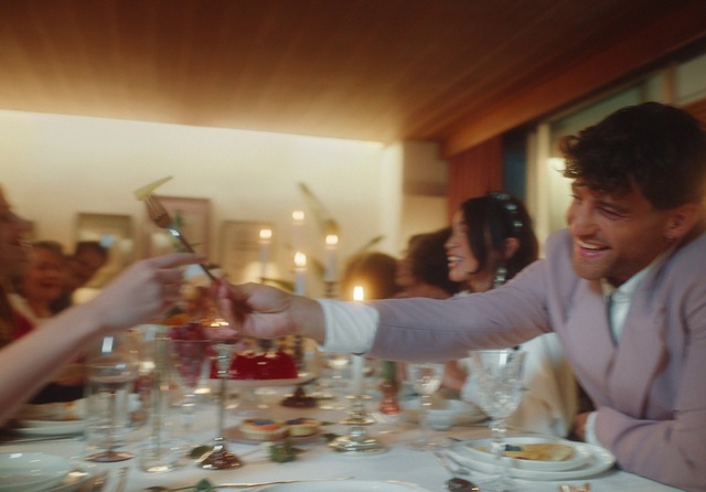 Video Reference: Tableware, Table, Drinkware, Stemware, Plate, Dishware, Cup, Wine glass, Champagne stemware, Candle