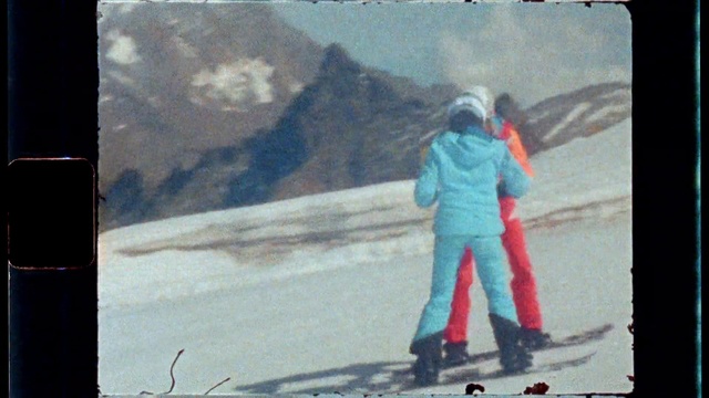 Video Reference: Snow, Slope, Gesture, People in nature, Rectangle, Travel, Adaptation, Geological phenomenon, Winter sport, Winter
