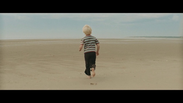 Video Reference: Sky, Cloud, Water, People on beach, People in nature, Gesture, Beach, Happy, Toddler, Horizon