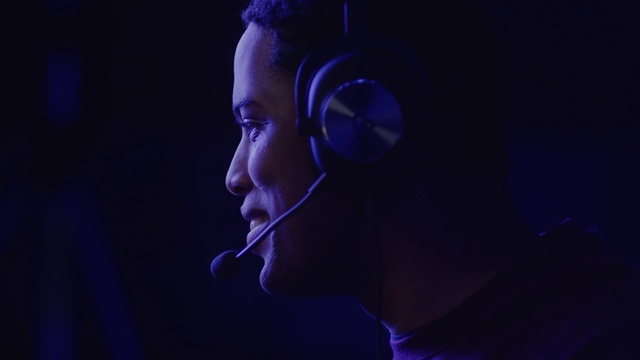 Video Reference: Microphone, Hearing, Blue, Purple, Ear, Musician, Music, Performing arts, Audio equipment, Artist