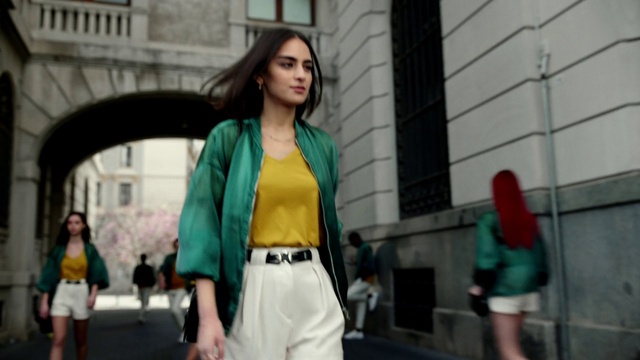 Video Reference: Shoulder, Street fashion, Sleeve, Eyewear, Standing, Waist, Thigh, Fashion design, Black hair, Knee