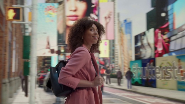 Video Reference: Lip, Hairstyle, Smile, Street fashion, Temple, Sleeve, Standing, Travel, Pink, Cool