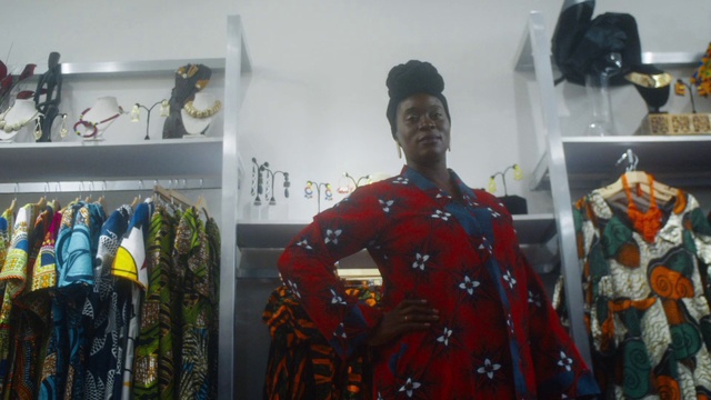 Video Reference: Sleeve, Textile, Art, Fashion design, Event, T-shirt, Sports equipment, Visual arts, Pattern, Room