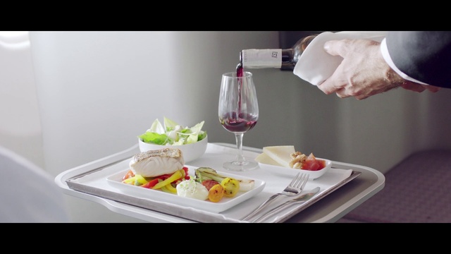 Video Reference: Tableware, Food, Drinkware, Dishware, Plate, Stemware, Wine, Gesture, Recipe, Ingredient