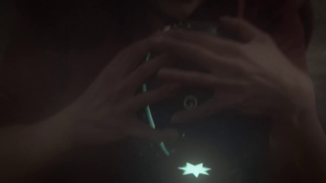 Video Reference: Gesture, Wrist, Nail, Eyelash, Thumb, Flash photography, Electric blue, Darkness, Lens flare, Flesh