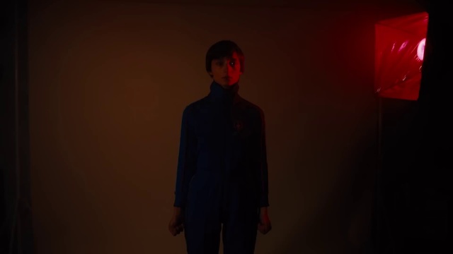 Video Reference: Flash photography, Sleeve, Gesture, Grey, Suit, Blazer, Fashion design, Formal wear, Electric blue, Event