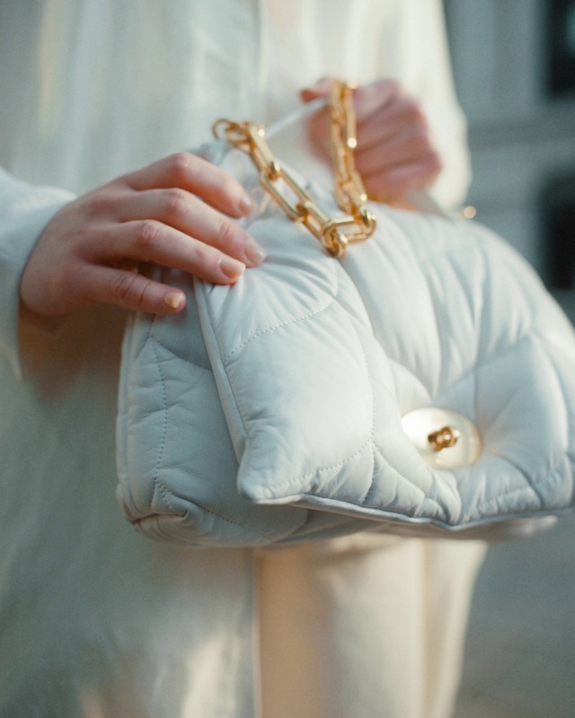 Video Reference: Glasses, Joint, Jeans, Dress, Glove, Sleeve, Waist, Gesture, Blazer, Wrist