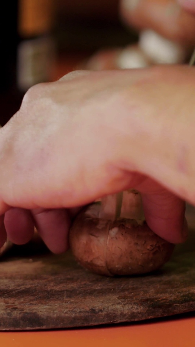 Video Reference: Hand, Leg, Human body, Gesture, Finger, Wood, Thumb, Wrinkle, Nail, Wrist