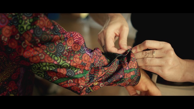 Video Reference: Hand, Neck, Sleeve, Gesture, Finger, Nail, Creative arts, Thumb, Wrist, Art