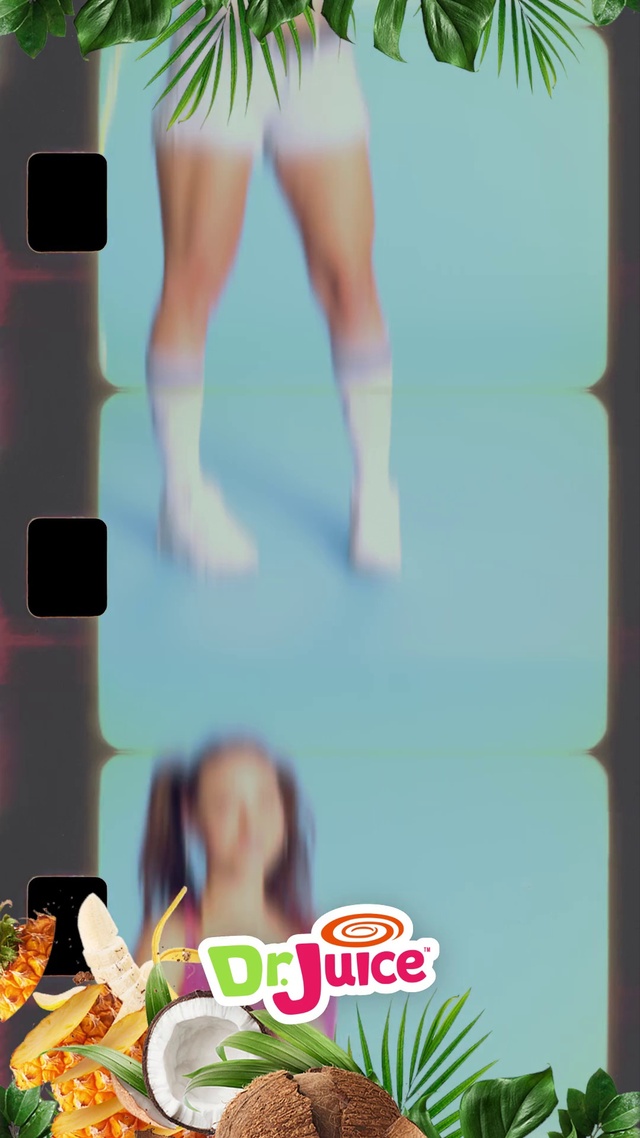 Video Reference: Green, Gesture, Thigh, Knee, Font, Leisure, Happy, Calf, Human leg, Sock