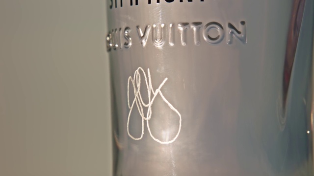 Video Reference: Drinkware, Glass bottle, Font, Bottle, Cylinder, Gas, Drink, Wine, Liquid, Glass