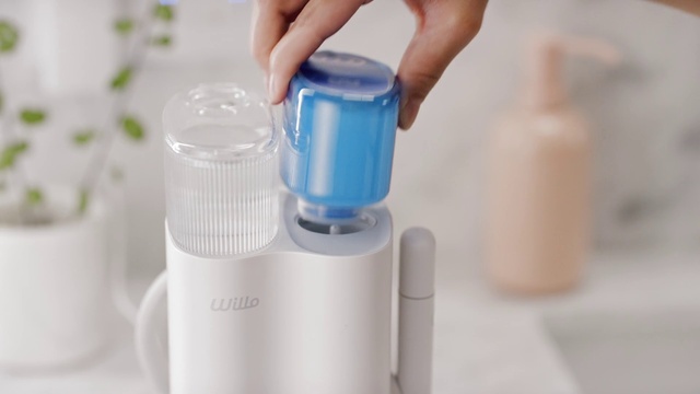 Video Reference: Skin, Hand, Liquid, Azure, Fluid, Bottle, Finger, Plastic bottle, Solution, Water bottle