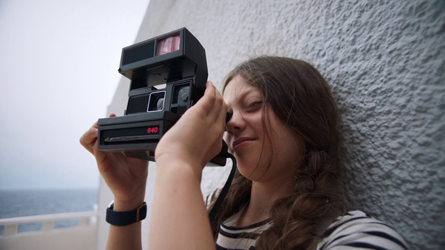 Video Reference: Watch, Flash photography, Photographer, Audio equipment, Digital camera, Cameras & optics, Smile, Gadget, Sky, Camera lens