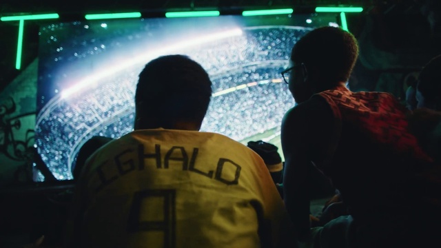 Video Reference: World, Entertainment, Display device, Fun, Crowd, T-shirt, Visual effect lighting, Electronic device, Space, Event